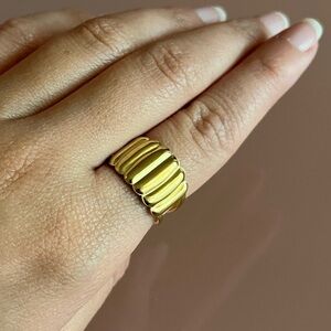 💛 18K Gold Minimalist Croissant Adjustable Ring 💛